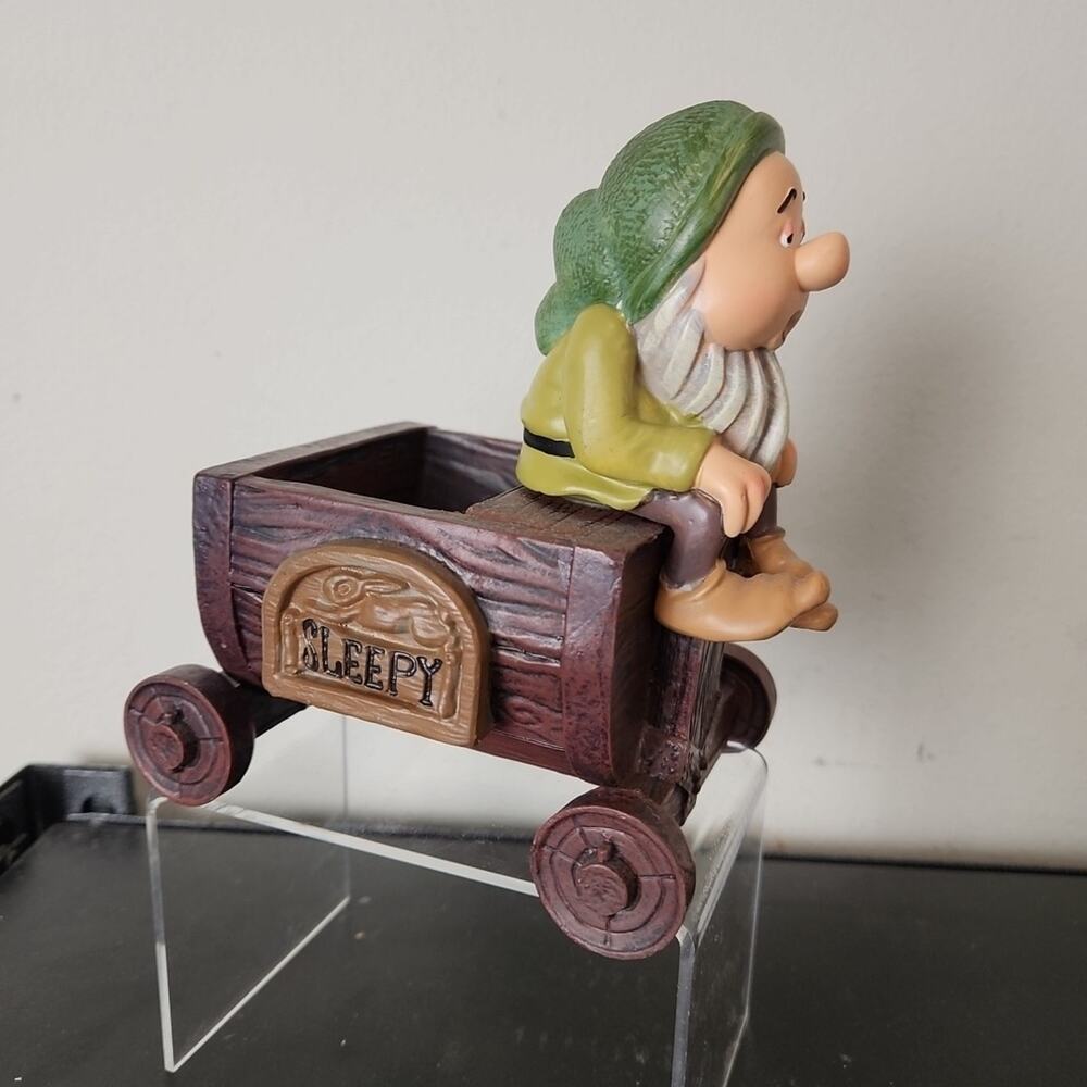 Disney Snow White and the Seven Dwarfs 85th Anniversary SLEEPY Paper Clip Holder